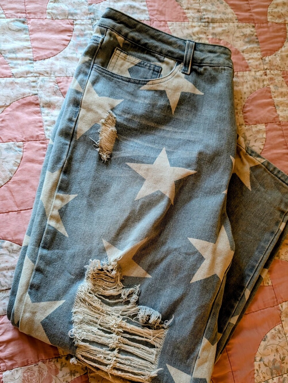 Stars & distressed jeans, soft denim w stars, size large